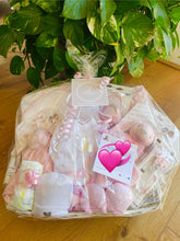 Lade das Bild in den Galerie-Viewer, Premium Neugeborenen Geschenk zur Geburt Rosa