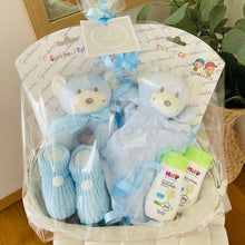 Lade das Bild in den Galerie-Viewer, Baby Hamper Babybox Gift Idea Baby Boy Newborn Austria