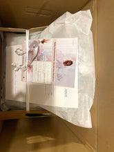 Lade das Bild in den Galerie-Viewer, Personalisierte Baby Geschenk Name Valentina