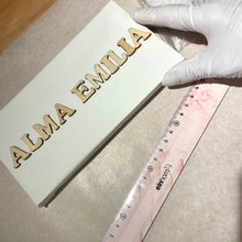 Lade das Bild in den Galerie-Viewer, Premium Deluxe Neugeborenen-Geschenkset Schäfchen mit Name des Babys