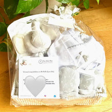 Lade das Bild in den Galerie-Viewer, Geschenkkorb Baby Elephant Geschenksets für Babys