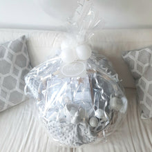 Lade das Bild in den Galerie-Viewer, Personalisierte Baby Geschenke nach Wunsch ab…