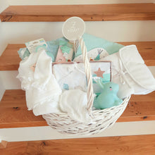 Lade das Bild in den Galerie-Viewer, Personalisierte Baby Geschenke nach Wunsch ab…