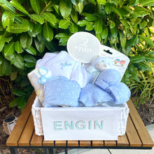 Görseli Galeri görüntüleyiciye yükleyin, Personalisiertes Geschenk zur Geburt für Jungen ENGIN
