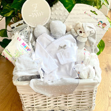 Load image into Gallery viewer, Newborn gift set neutral
