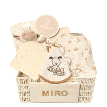 Görseli Galeri görüntüleyiciye yükleyin, Personalisiertes Babygeschenk zur Geburt eines Jungen ZAY BABY SHOP Wien
