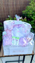 Laden und Abspielen von Videos im Galerie-Viewer, Personalisierte Baby Geschenk “Valentina” mit Name des Babys
